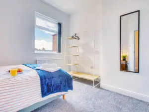 Modern 3-Bed Home Sleeps 6 with Parking & Fast WiFi Perfect for Contractors & Long Stays