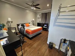 Orange Motel