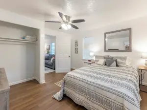 Charming 2-bedroom apartment with AC, WiFi in Benton