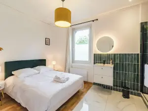 Quiet balcony, close to train station Hotel Lefort