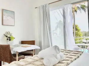 Mollymook Ocean View Motel - Welcoming Guests 18 Years and Older
