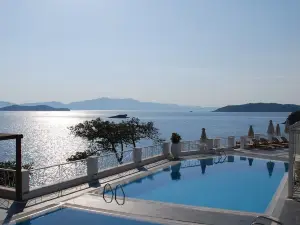 Cape Kanapitsa Hotel & Suites