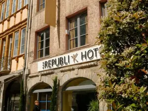 Republik Hotel