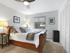 Come enjoy a relaxing comfortable stay at The Roost<br>Book events spring 2022!