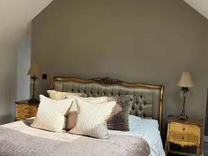 Charming Newly Renovated  Barnhouse in the heart of Enniskerry