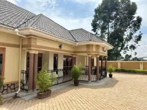 Makanga Hill Suites