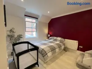 The Dragon Pad Boutique Apartment