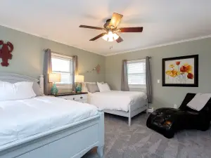North end lake house walking distance to town amenities!