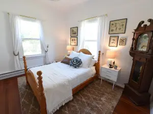 Uptown Port Townsend: Modern Amenities & Victorian Charm
