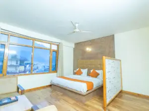Hotel Rising Star with Garden with Private Parking Near to Mall Road