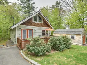 Cozy Tuftonboro Escape: Steps to Private Beaches!