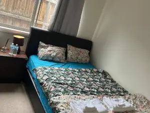 Luxury Melton House Room 1