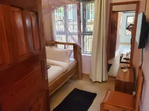 イーエスイー ホームステイ マニャラ