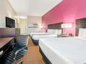 La Quinta Inn & Suites by Wyndham Winnie