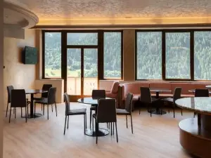 Hotel Vezza Alpine Lodge & Spa