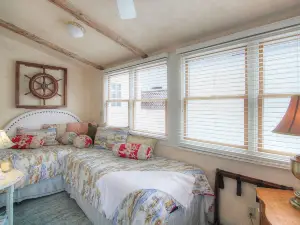 Capitola 'Rose Cottage' in the Heart of Capitola Village