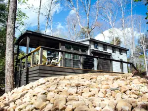 Outstanding Cottage with Stunning Sights in Monteagle, Tennessee