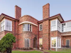 Captains Retreat Apartments and Cottages