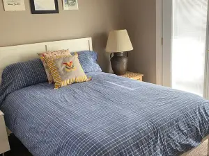 Cozy Cabin Getaway - Convenient to 4 Ski Areas, Hiking and Mountain Bike Trails