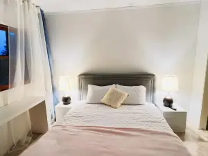Lake Huron Getaway: Cozy Cottage, Private Access, Second-Row Location