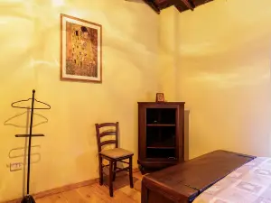 Apartment in Firenzuola near Lake Arezzo