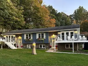 Renovated Family Lake House - 50' from Lake Erie Shore - No Cliff