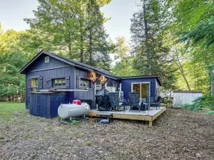 Lake Access & Kayaks: Gladwin Cottage Near Golfing