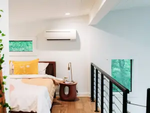 Modern Waterfront Treehouse on Lake Martin!