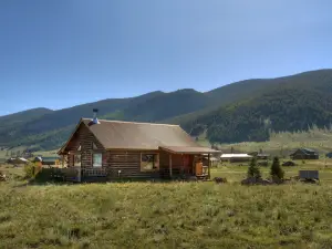 Scenic Deck and Woodstove with Stunning Views - Charming Rustic Getaway