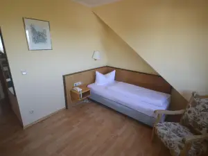 Zur Burgruine Frauenberg