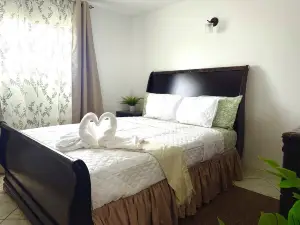 Cozy 2-bedroom apartment in beautiful Yauco with AC, WiFi