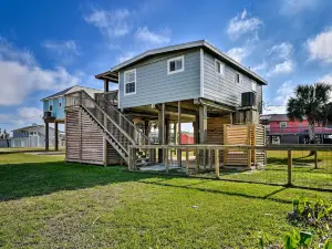 Steps to Sand: Surfside Beach Gem w/ Large Yard