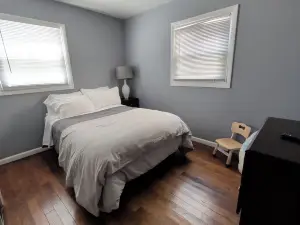 Charming 2-bedroom house in Auburn with AC