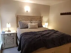 #135 Condo near large pool & shuttle to Gorge Amp-book separately