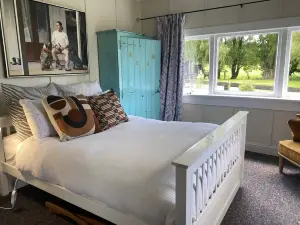 Cricklewood Farmstay, Alpaca walk and hot tub