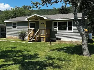Charming 3-bedroom entire house in gorgeous Corning with WiFi