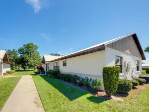 Screened Porch + Pool Access: Cozy Sebring Condo