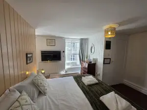 Wheatsheaf Hotel