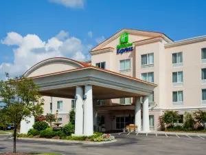 Holiday Inn Express & Suites CONCORD by IHG