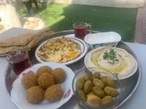 Tayoon Host