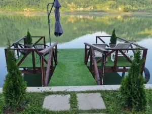 Unique Lake House Paradiso
