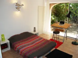 Aix-en-Provence, Charming, 200 m2, Infinity Pool and Large Garden