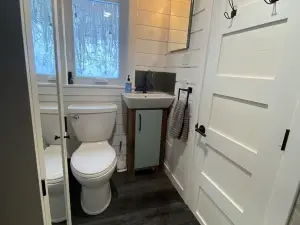 Tiny House on Upper Iowa River w/ hot tub