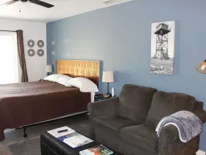 Barn Studio with King Bed & No Extra Fees!