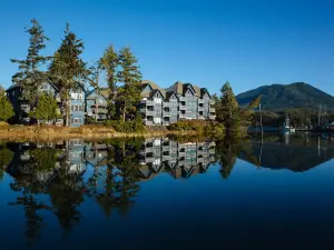 Waters Edge Shoreside Suites