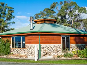 Snug Beach Cabin and Caravan Park