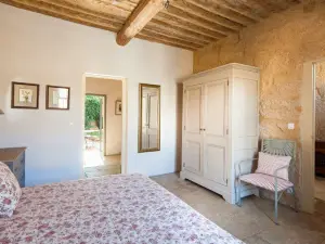 For Family Stays near Uz  s Spacious  Stylish  Private Pool