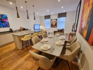 Luxury Altrincham Flat by City SuperHost