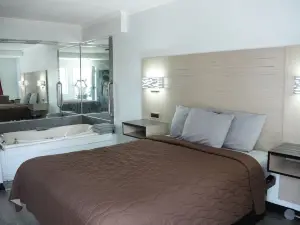 瑞拉克斯旅館
