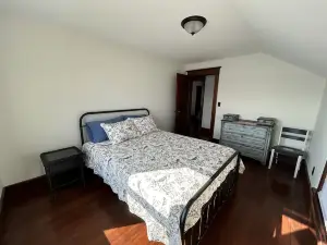 Cozy Family-Friendly Riverfront Home. Perfect Setting for All Celebrations!